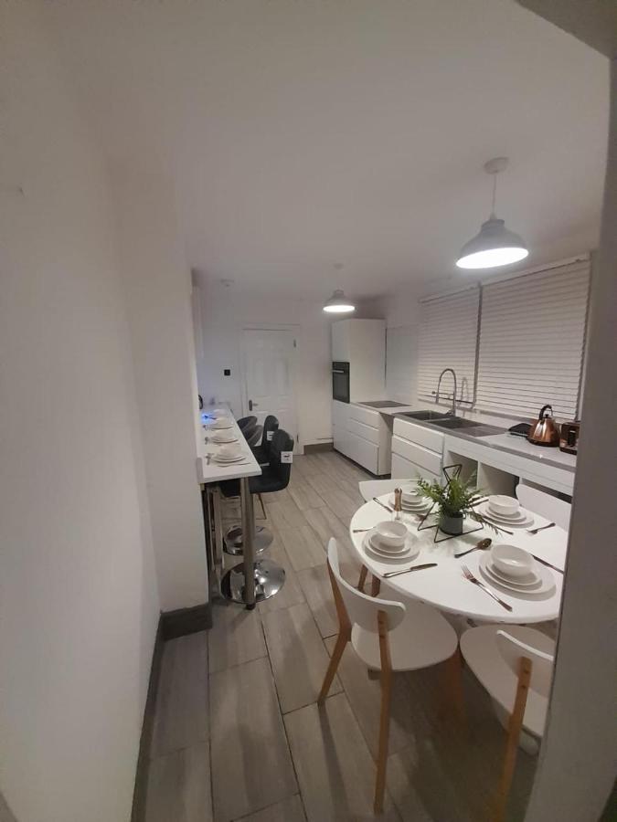 3-Bed House In London Self-Contained In Ladywell Villa Eksteriør billede