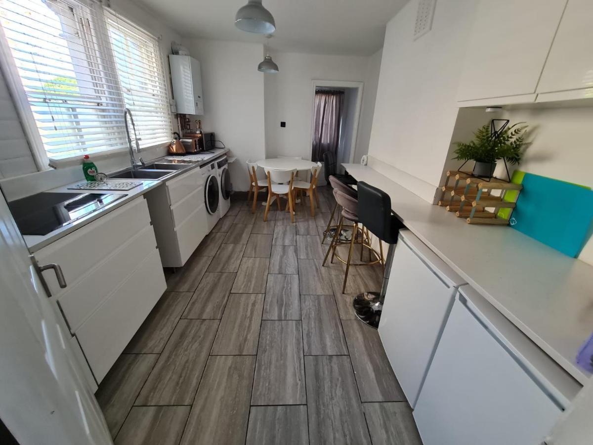 3-Bed House In London Self-Contained In Ladywell Villa Eksteriør billede