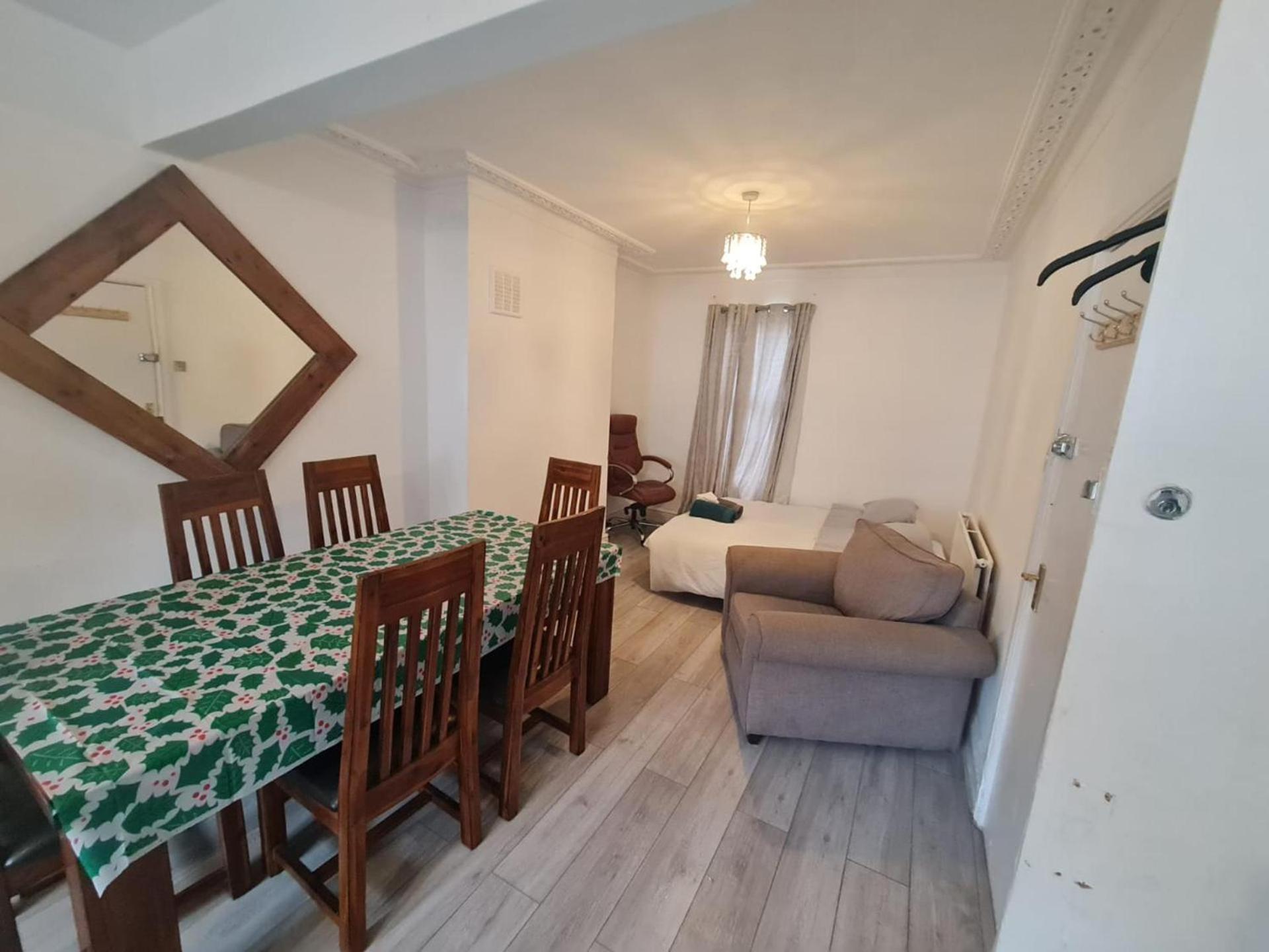 3-Bed House In London Self-Contained In Ladywell Villa Eksteriør billede